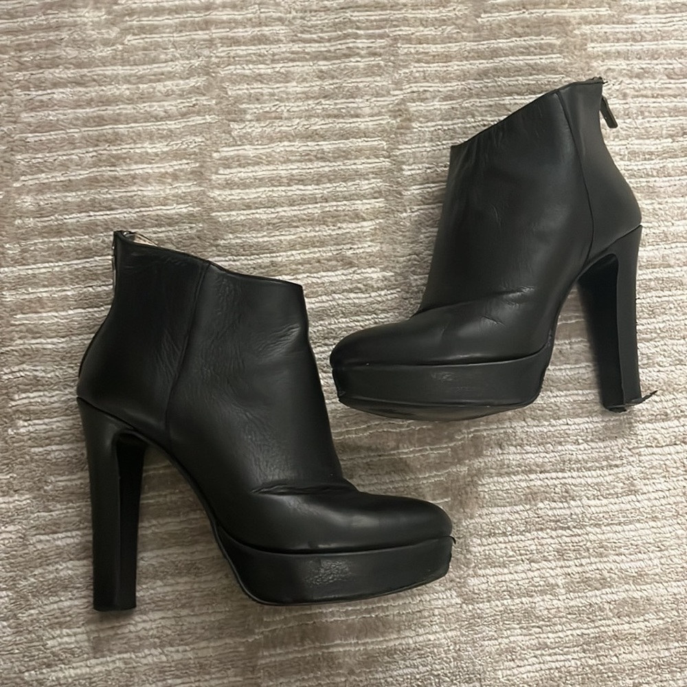 Baldinini Black Leather Ankle Boots (size 7)